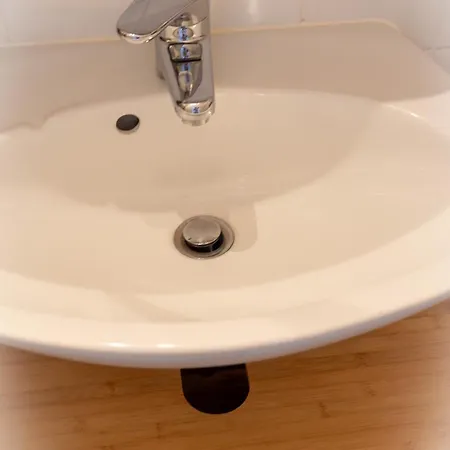 - Good & Calm Location - Contactless Check-in Apartment *