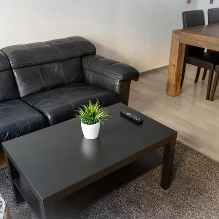 - Good & Calm Location - Contactless Check-in Apartment