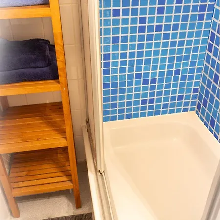 - Good & Calm Location - Contactless Check-in Apartment *